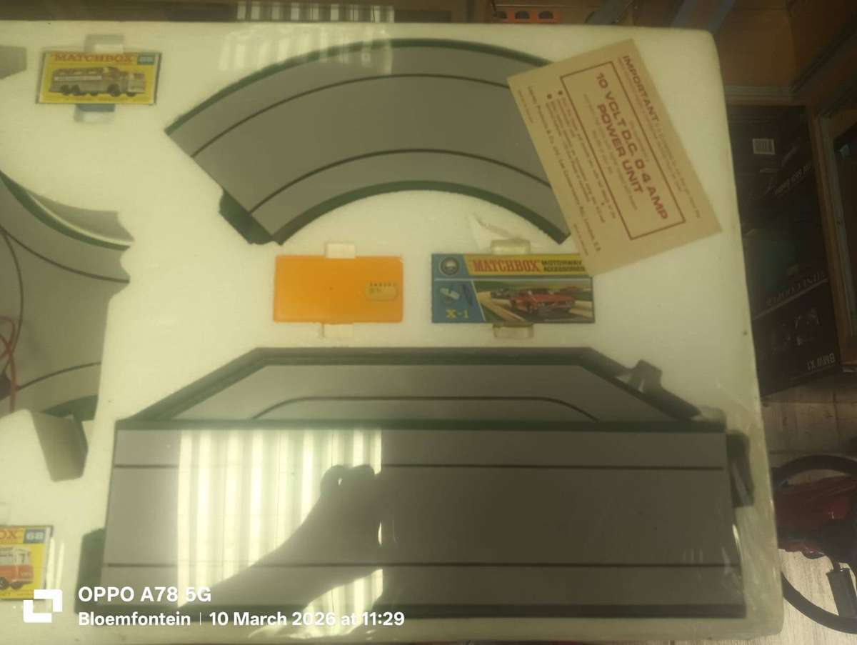 Vintage 1974 Matchbox Motorised Motorway M3 Switch-A-Track Set