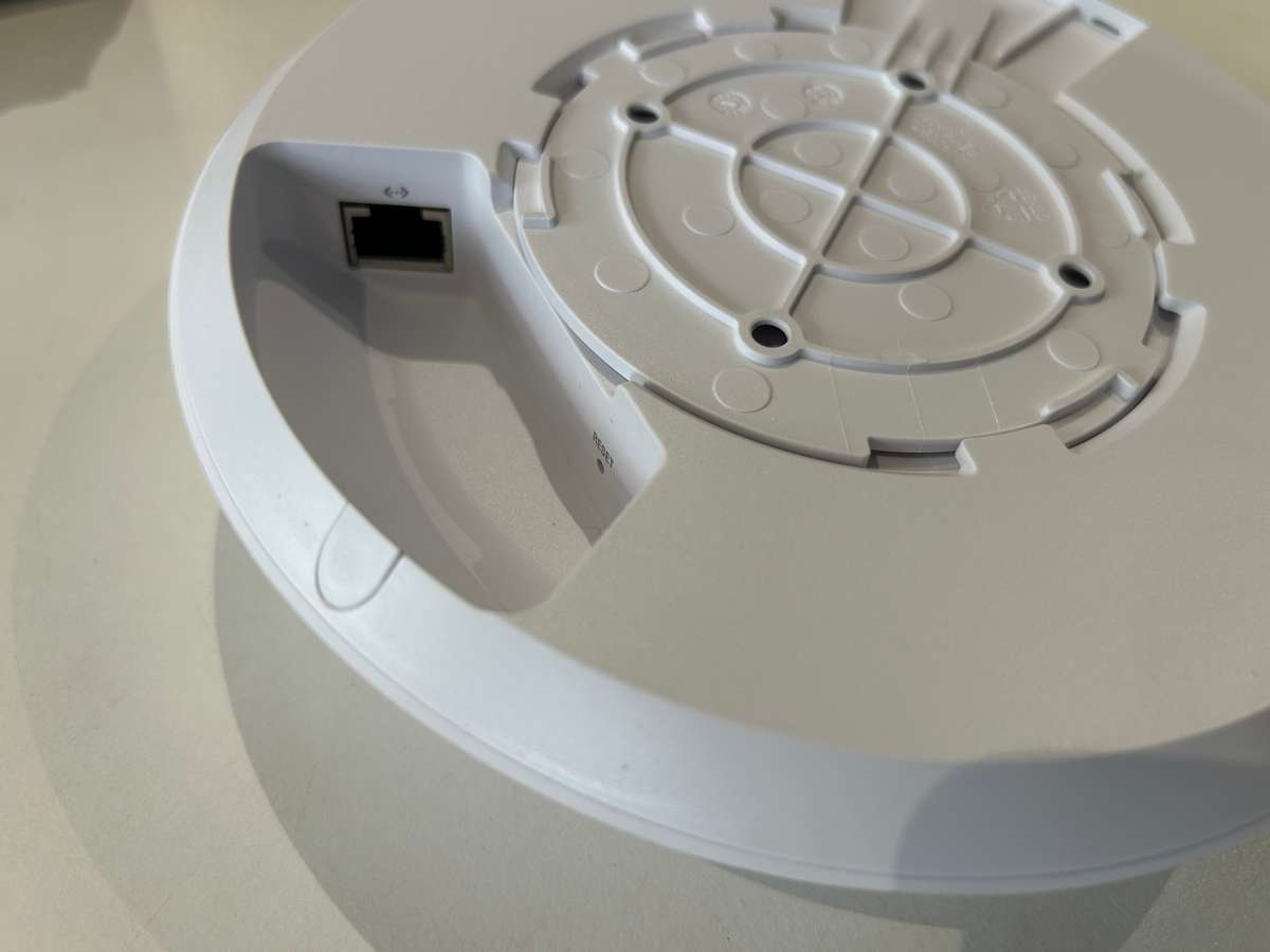 UBIQUITI UNIFI DUAL BAND AC LONG RANGE AP UAP-AC-LR