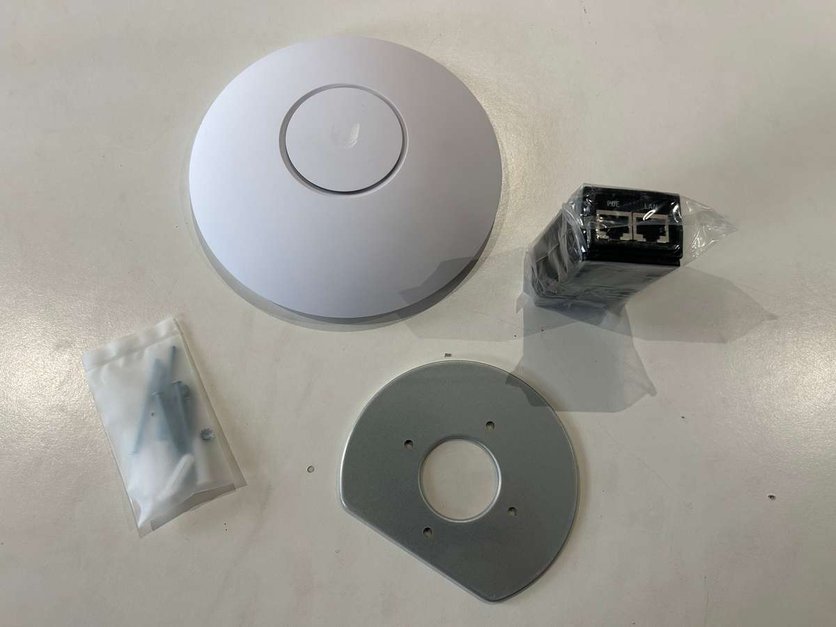 UBIQUITI UNIFI DUAL BAND AC LONG RANGE AP UAP-AC-LR