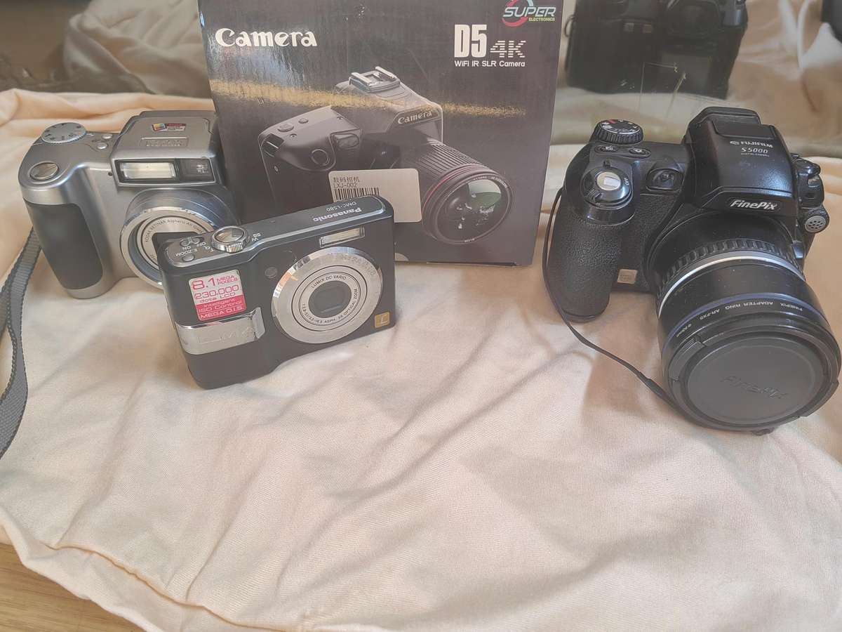 JOBLOT OF CAMERA'S