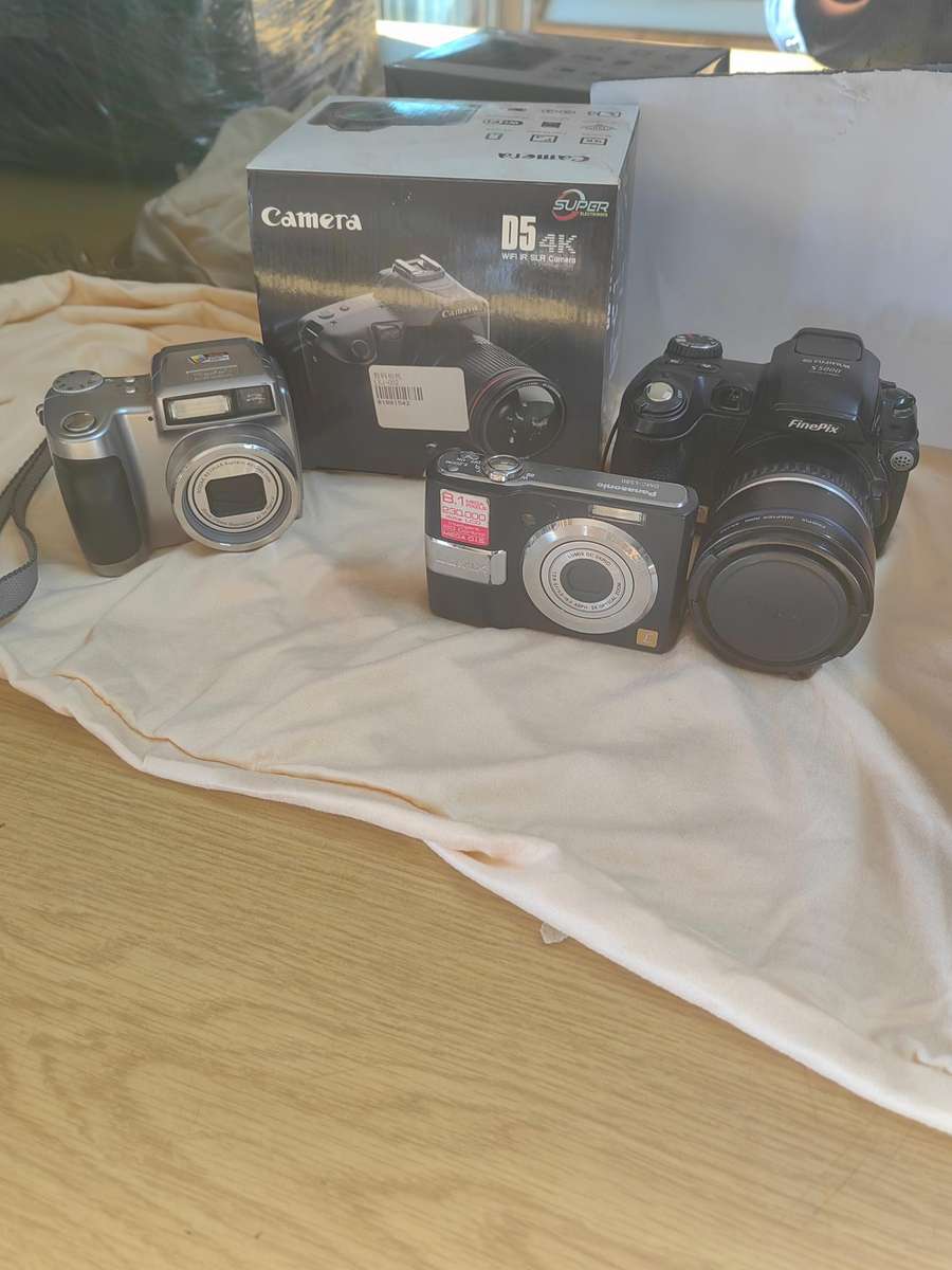 JOBLOT OF CAMERA'S
