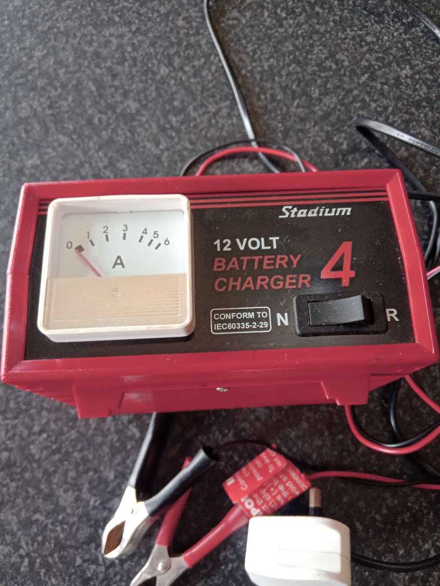 Stadium 12 V Battery Charger 4