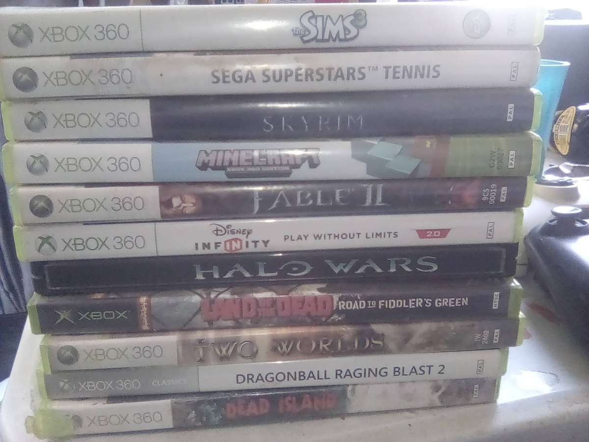 Xbox 360 Console Bundle with 14 Games and 3 Wireless Controllers