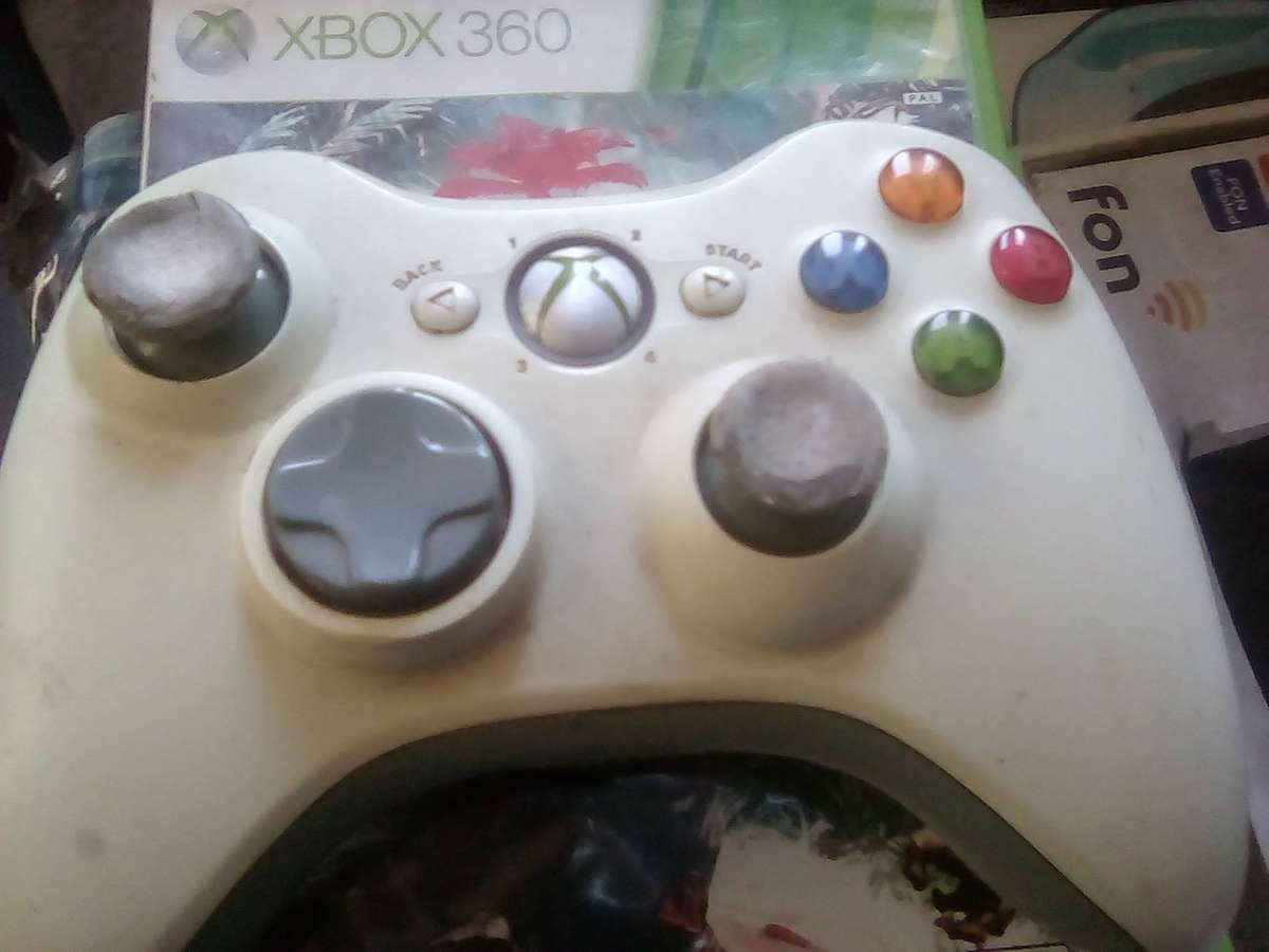 Xbox 360 Console Bundle with 14 Games and 3 Wireless Controllers