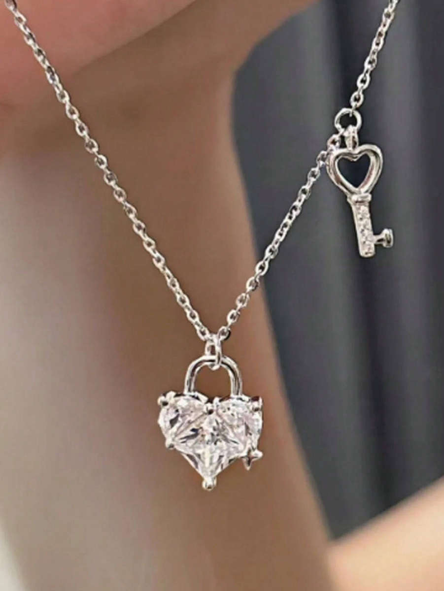 Stunning lock and key pendant and chain