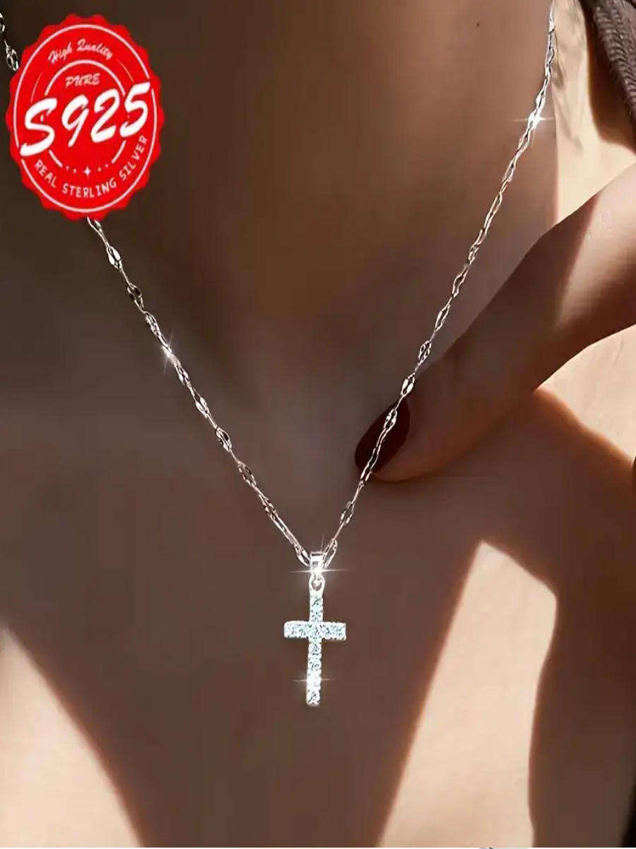 925 Sterling silver Cubic zircon cross pendant and chain.