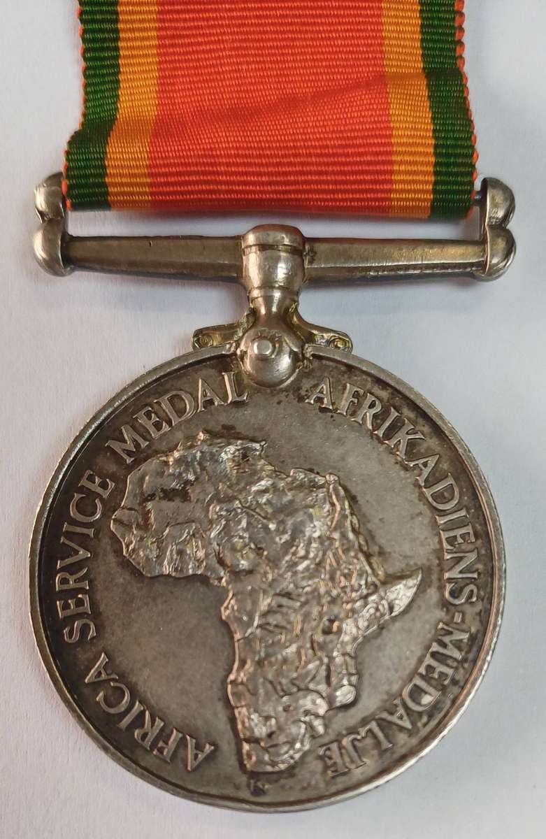 WW2 FULL SIZE AFRICA SERVICE MEDAL - SILVER & ORIGINAL RIBBON