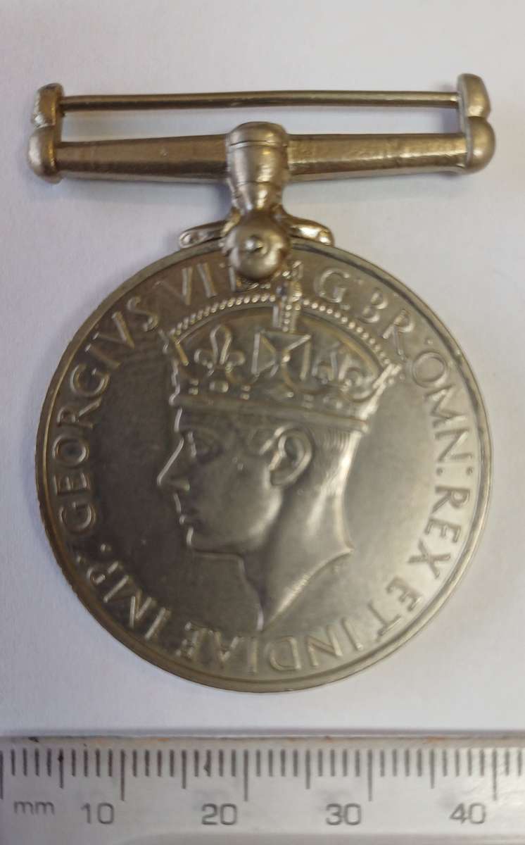 WW2_WAR MEDAL (FULL SIZE) - 608466 R.E. VAN DER MERWE