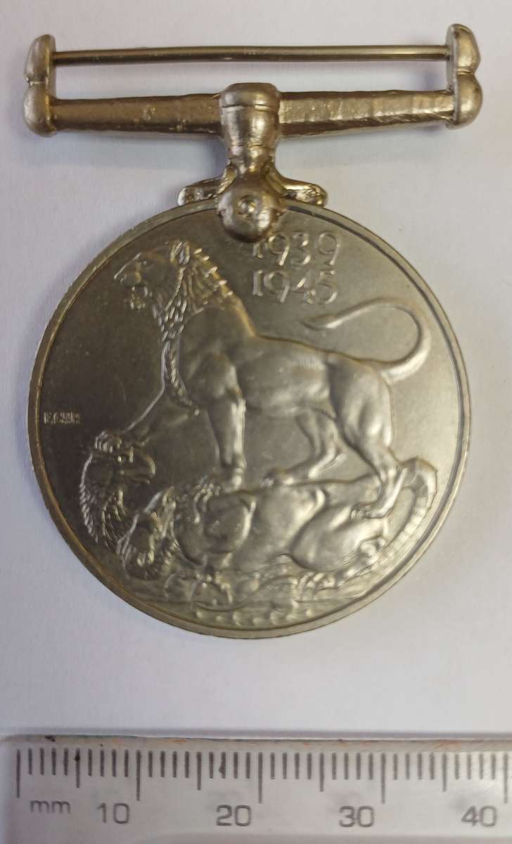 WW2_WAR MEDAL (FULL SIZE) - 608466 R.E. VAN DER MERWE