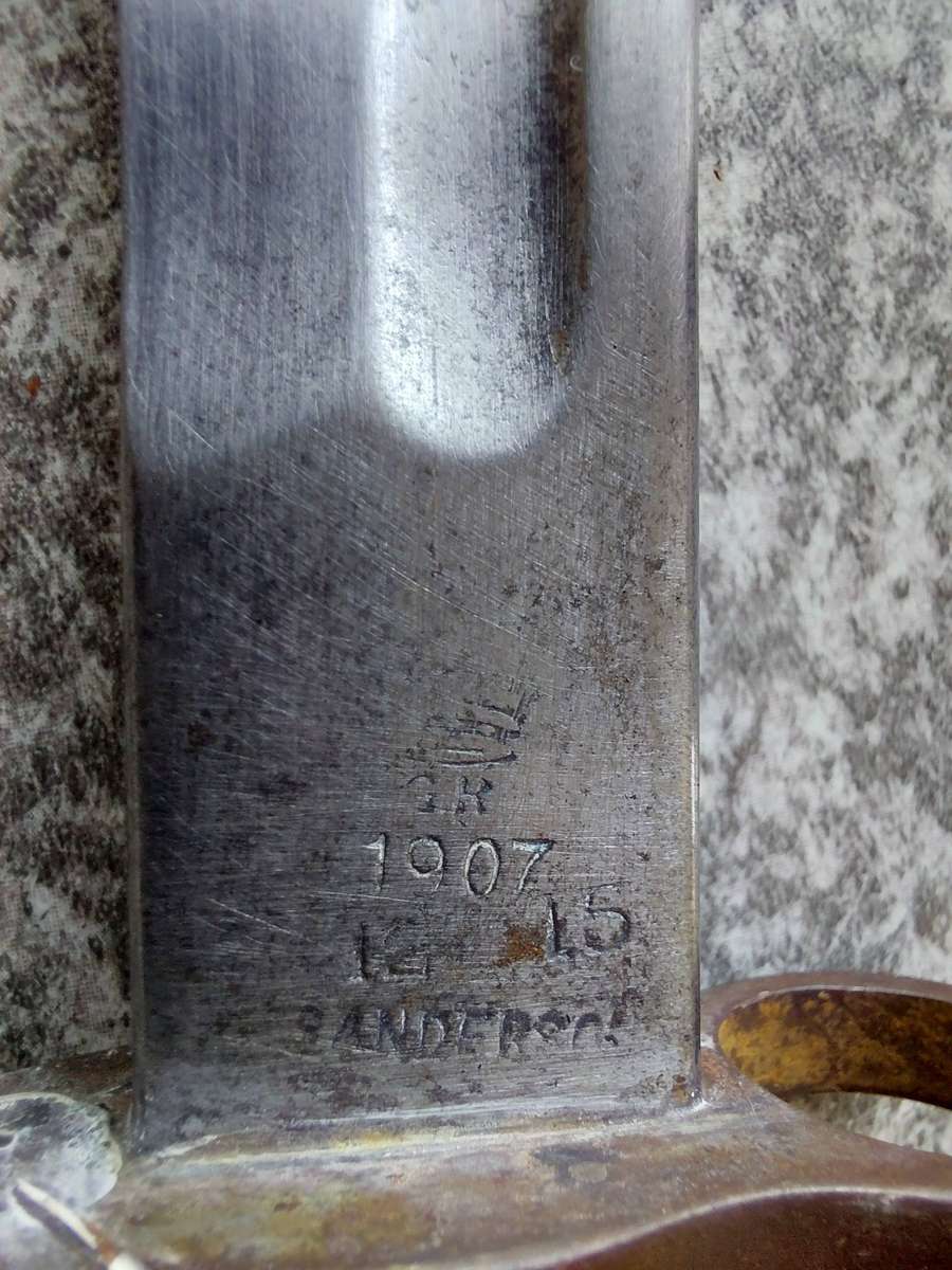PAT. 1907 SWORD / ENFIELD BAYONET (WW1 &WW2) & ORIGINAL LEATHER SCABBARD