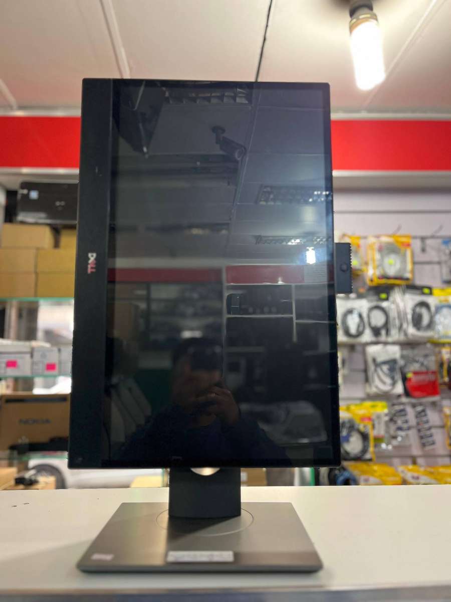 Dell 5270 AI0  Ci5 - 9th gen  8gb / 256gb ssd  Touch screen