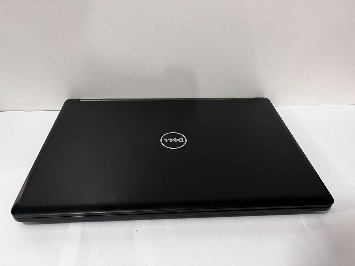 Dell Precision 3520 i7 7th generation 8GB \ 256 GB SSD