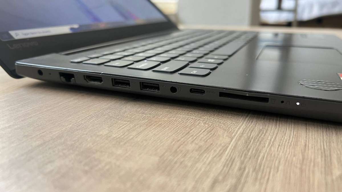 Lenovo ideapad 330 AMD Ryzen 3 8gb ram 256gb ssd