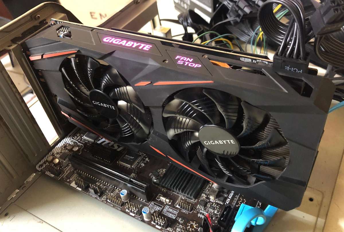 Gigabyte RX 570 4GB Gaming Edition  Beast Mode Activated!!