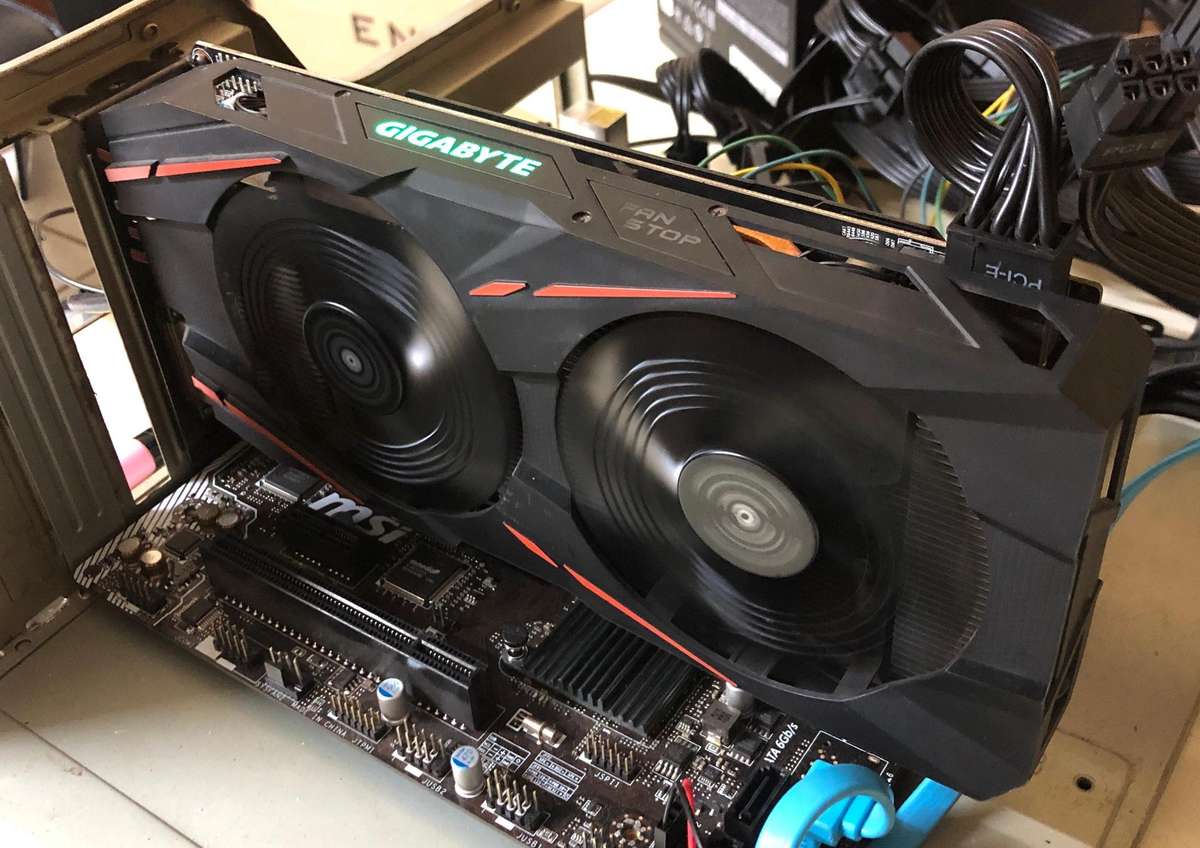 Gigabyte RX 570 4GB Gaming Edition  Beast Mode Activated!!