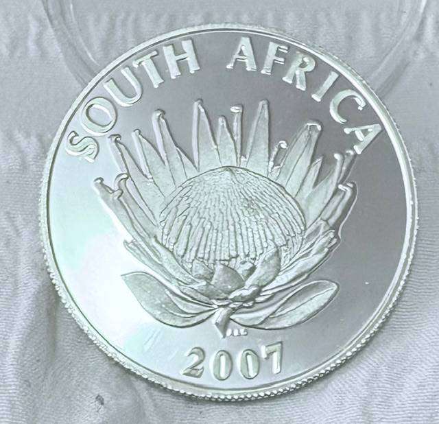 SA R1 Nobel Prize Winners Nelson Mandela 2007 in Red Mint box with certificate Sterling Silver