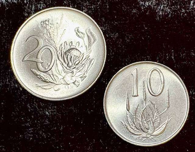 SA 1967 UNC Ten cent and Twenty cent English