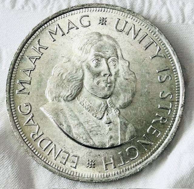 1961 SILVER 50 cent (CROWN)UNCIRCULATED