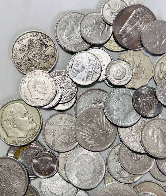 60 x Mix WORLD COINS of different courtiers in EF to AU condition as one lot