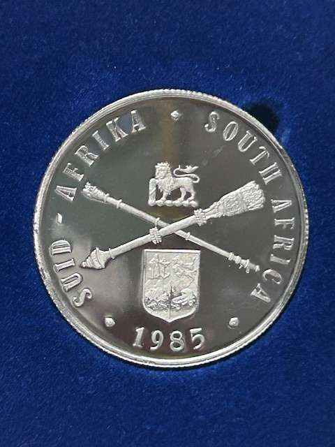 1985 SOUTH AFRICA PROOF SILVER R1 (75 th YEAR PARLIAMENT  1910-1985) IN SA MINT BOX