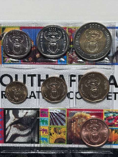 2009 Small UNC Coin sets scares and was for exports not a lot available in SA x 2 Bid per set