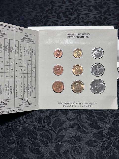 COIN PATERN PEACE SET OF THE PAR COIN SERIES x 5 bid per set