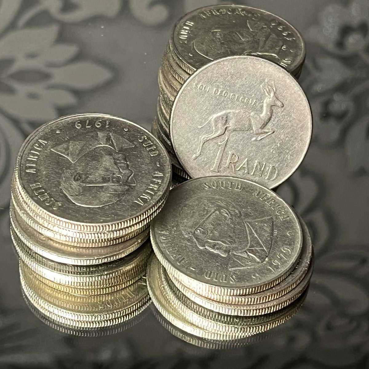  Lot of 25 x South Africa R1 Coins  Jan van Riebeeck & Coat of Arms