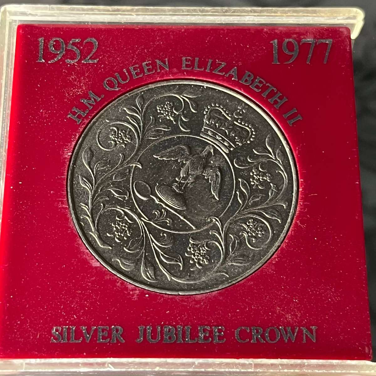  1977 Queen Elizabeth II Silver Jubilee Crown  Official Red Case