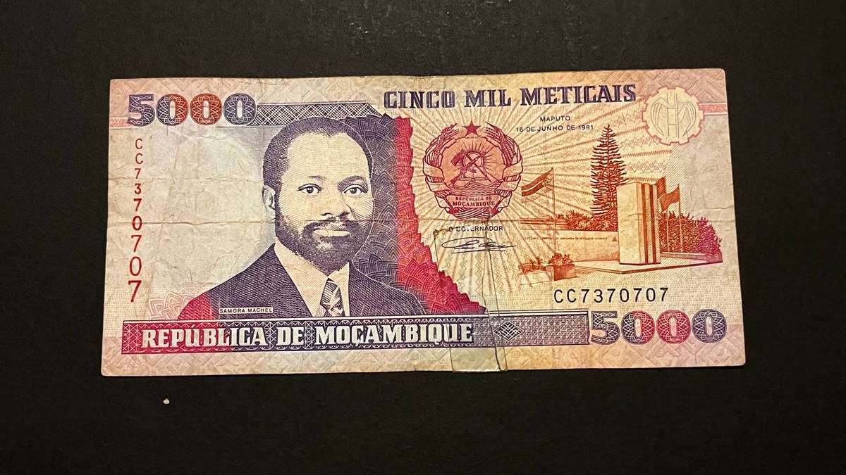 Mozambique Metical Banknote Bundle | Banco de Moçambique | 29 Notes