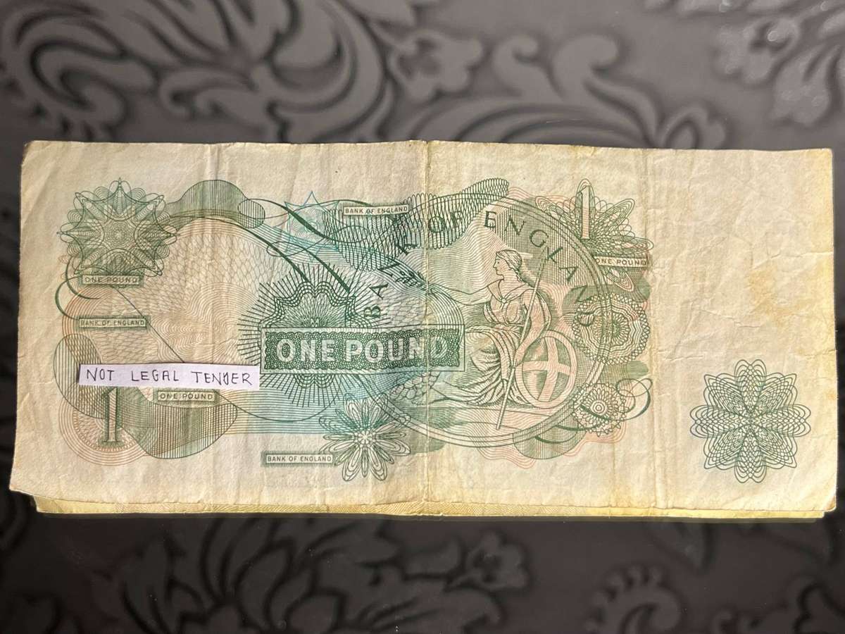 Bank of England £1 One Pound Note  Queen Elizabeth II & Britannia  1960s Issue