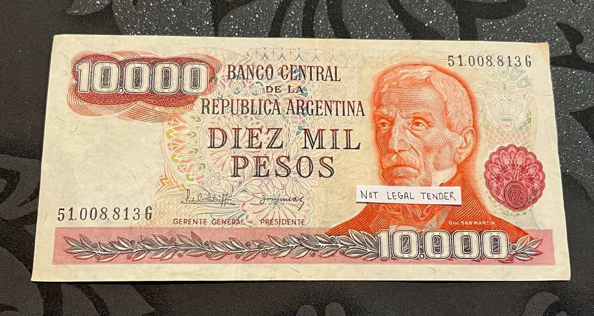 Argentina  10,000 Pesos Banknote (General José de San Martín, 19761981 Issue)