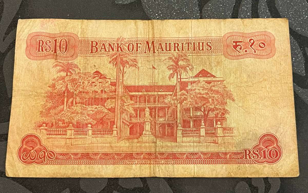 Mauritius  10 Rupees Banknote  Queen Elizabeth II  Rare Collectible