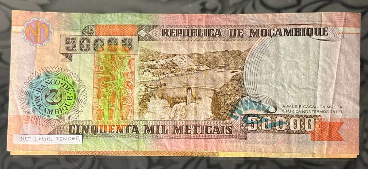 Mozambique  50,000 Meticais Banknote  1993 Issue