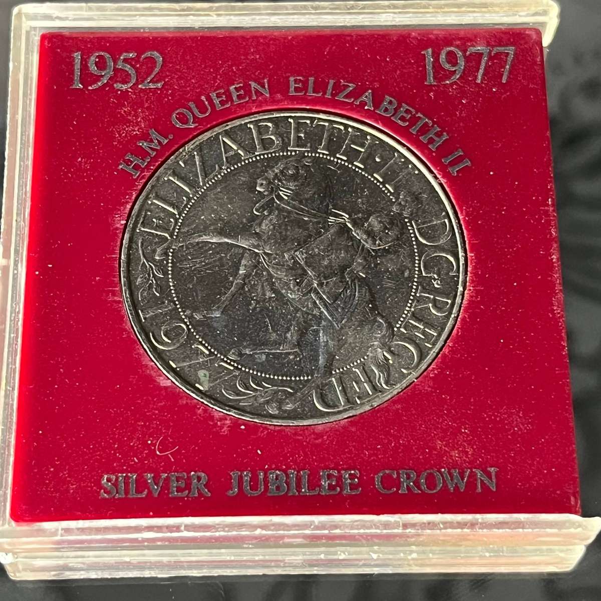  1977 Queen Elizabeth II Silver Jubilee Crown  Official Red Case