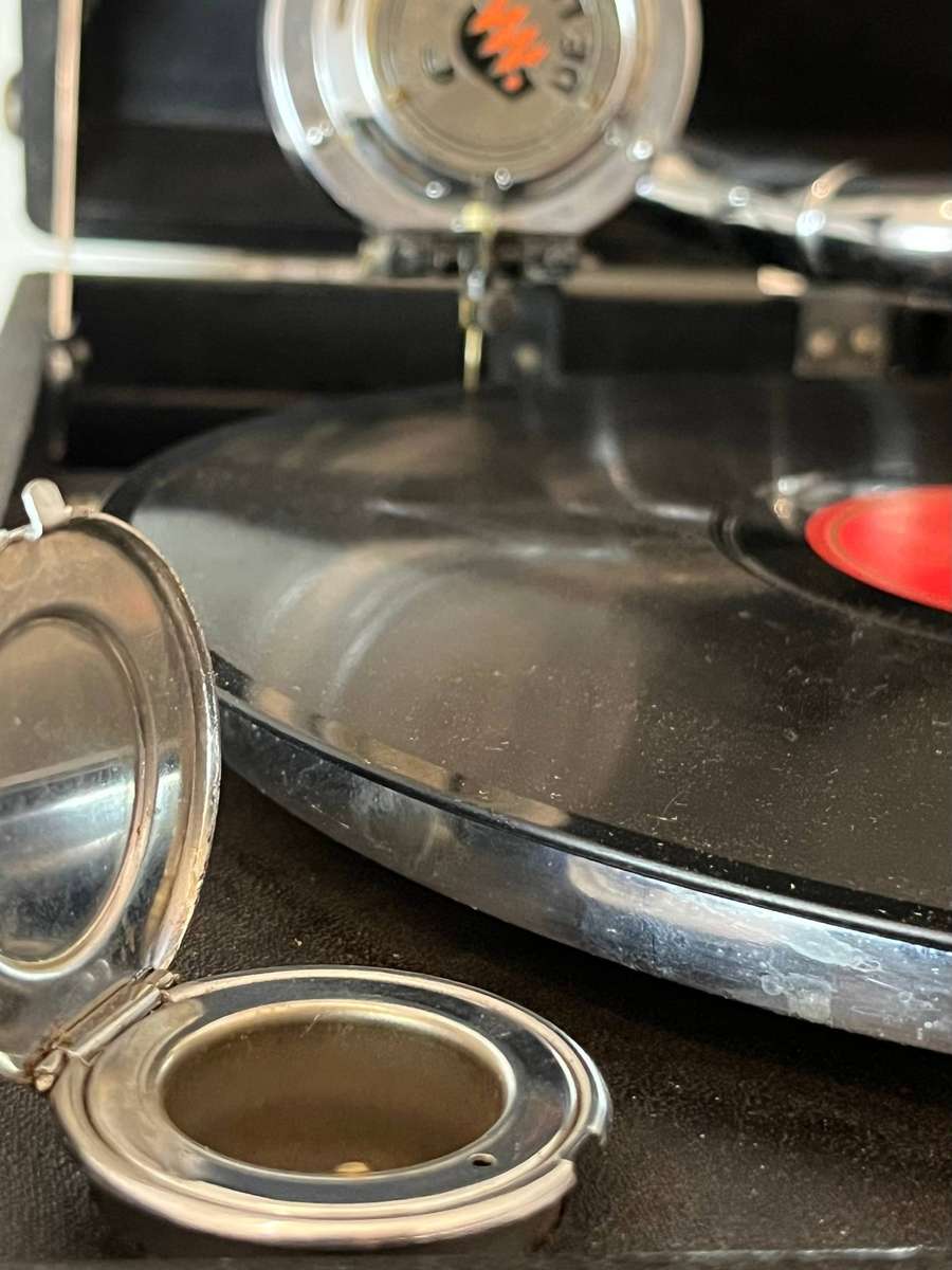 Vintage ELKAH Portable Wind-Up Gramophone + Record Album  1930s/50s Classic