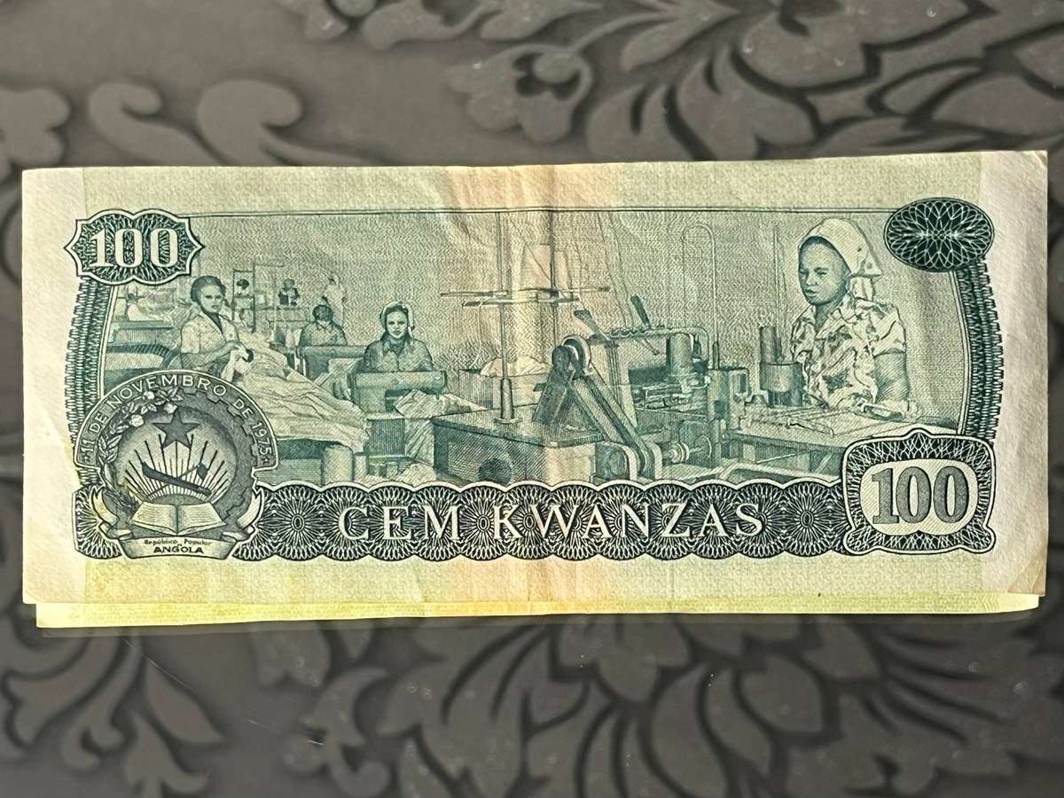 Angola 100 Kwanzas Banknote  1975 Issue  President Agostinho Neto