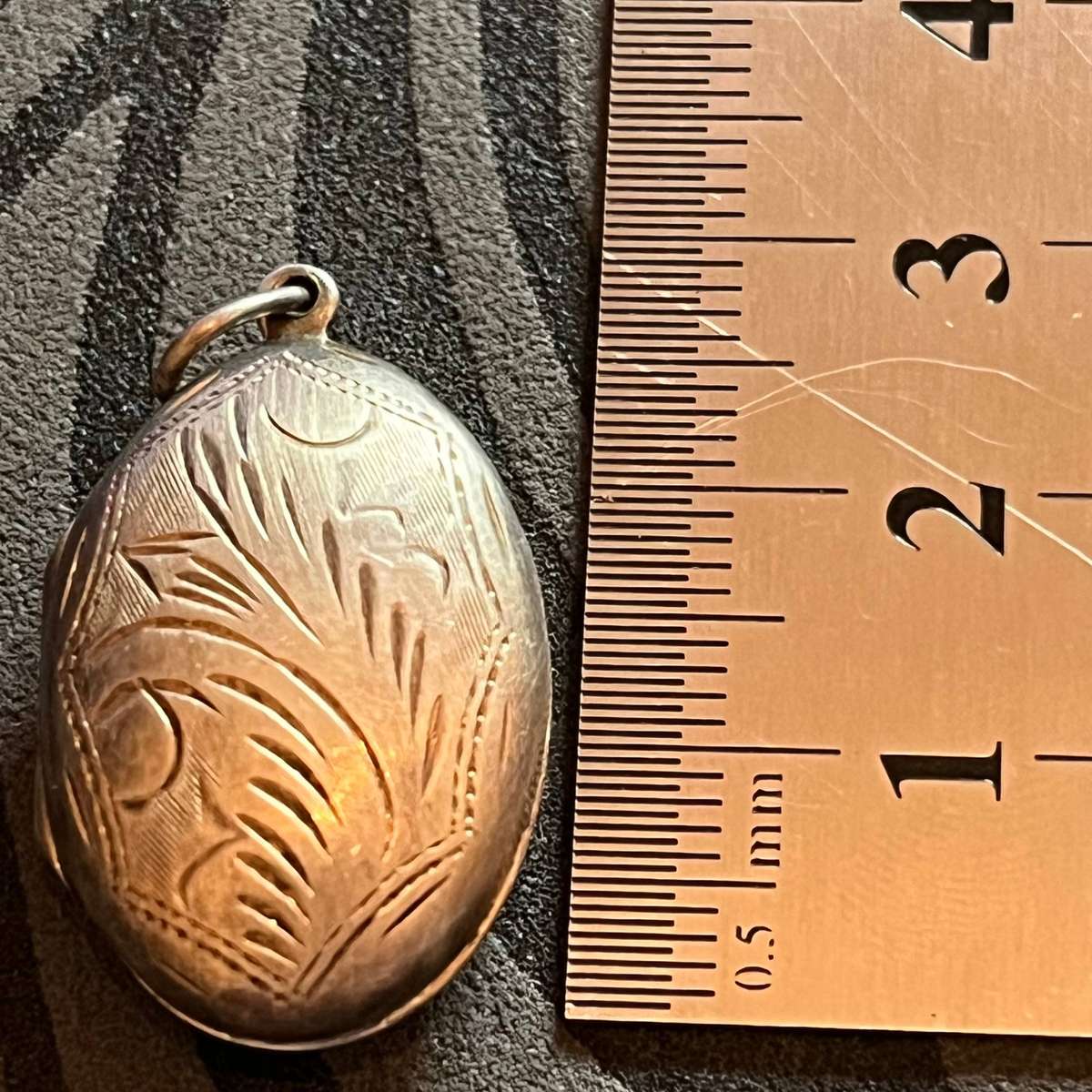 Vintage Sterling Silver Engraved Oval Locket Pendant (925 Marked)