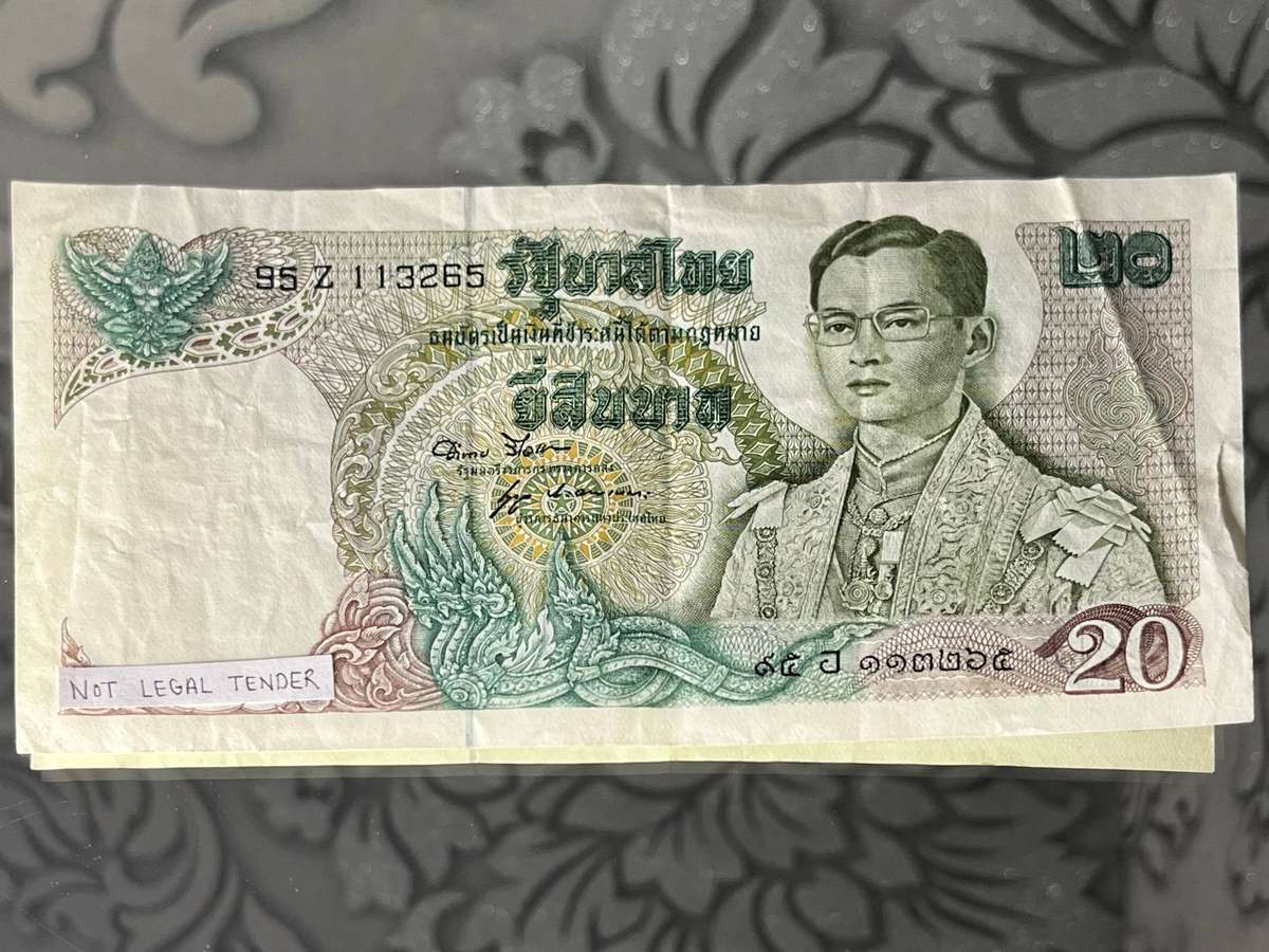 Thailand  20 Baht Banknote  Early Issue  King Bhumibol Adulyadej
