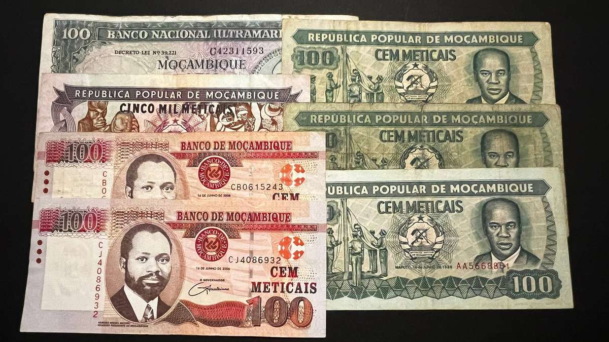 Mozambique Metical Banknote Bundle | Banco de Moçambique | 29 Notes