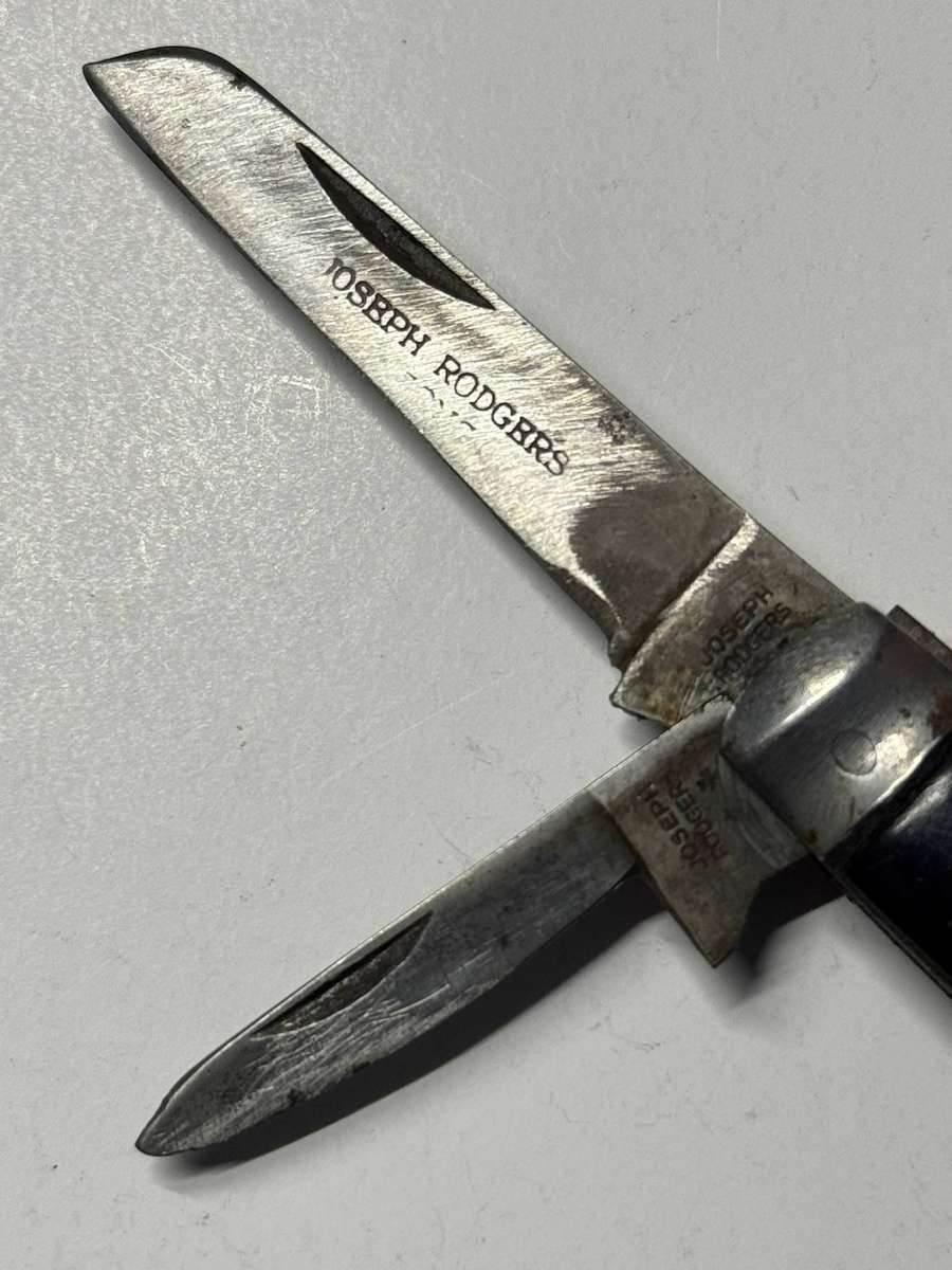  Joseph Rodgers Sheffield England / Vintage Two-Blade Pocket Knife / Black Handle