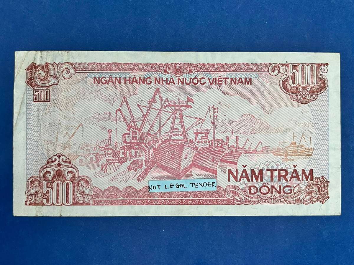 Vietnam Socialist Republic  500 Dong Banknote (1988)