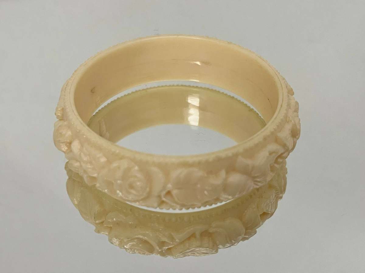  Vintage Floral Carved Cream Tone Bangle Bracelet | Raised Rose Design