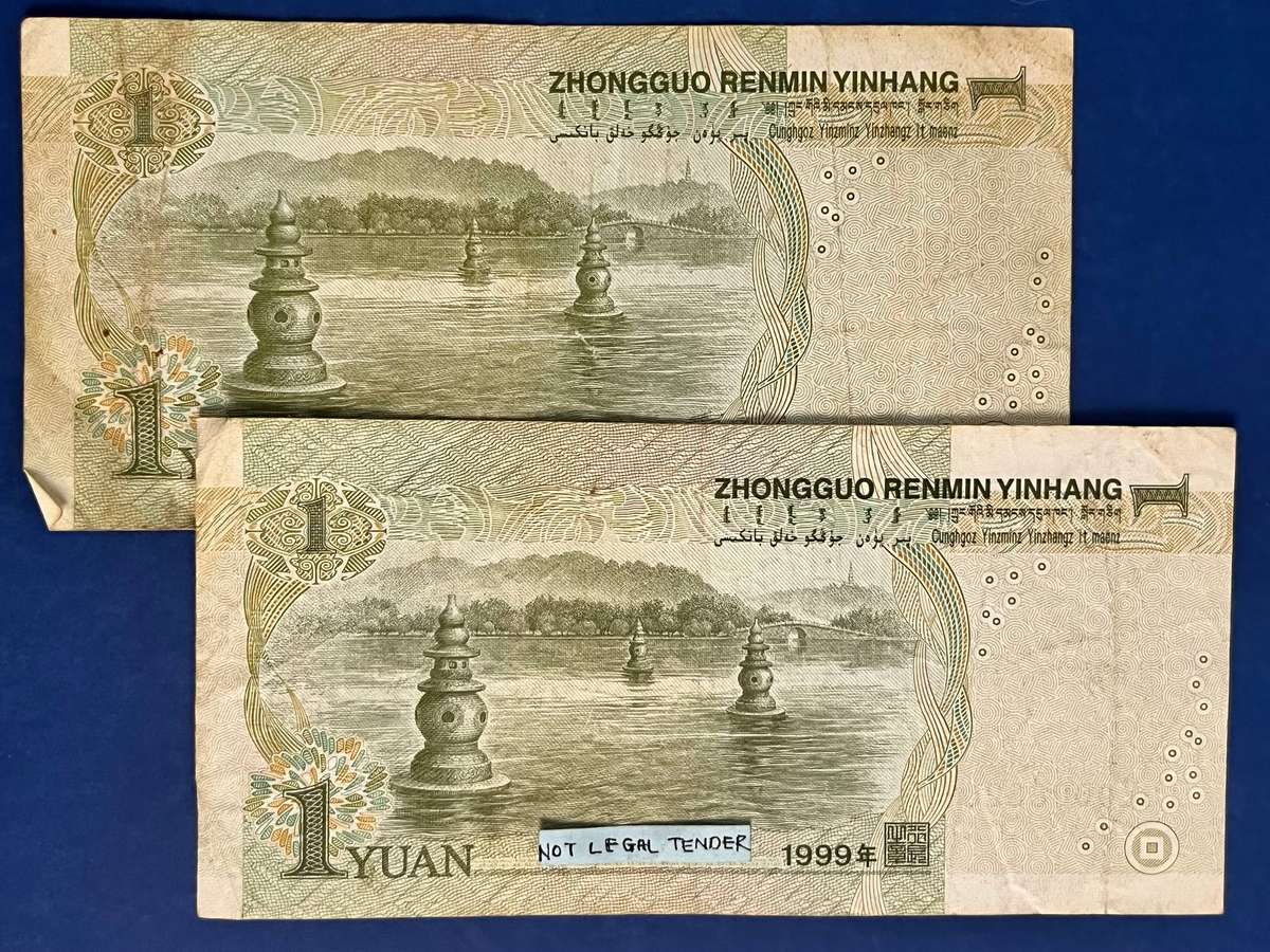 China 1 Yuan Banknote Pair  People's Bank of China Consecutive Type Notes