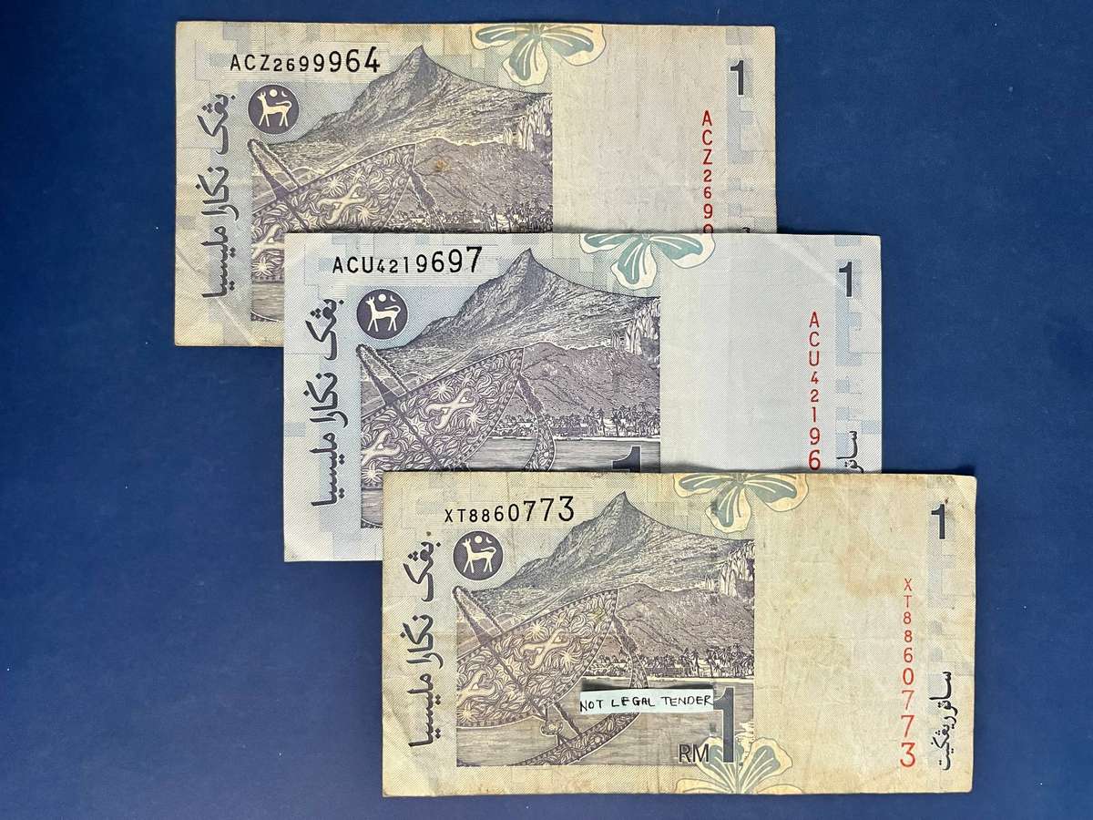 Malaysia 1 Ringgit Banknote Lot  3 Notes