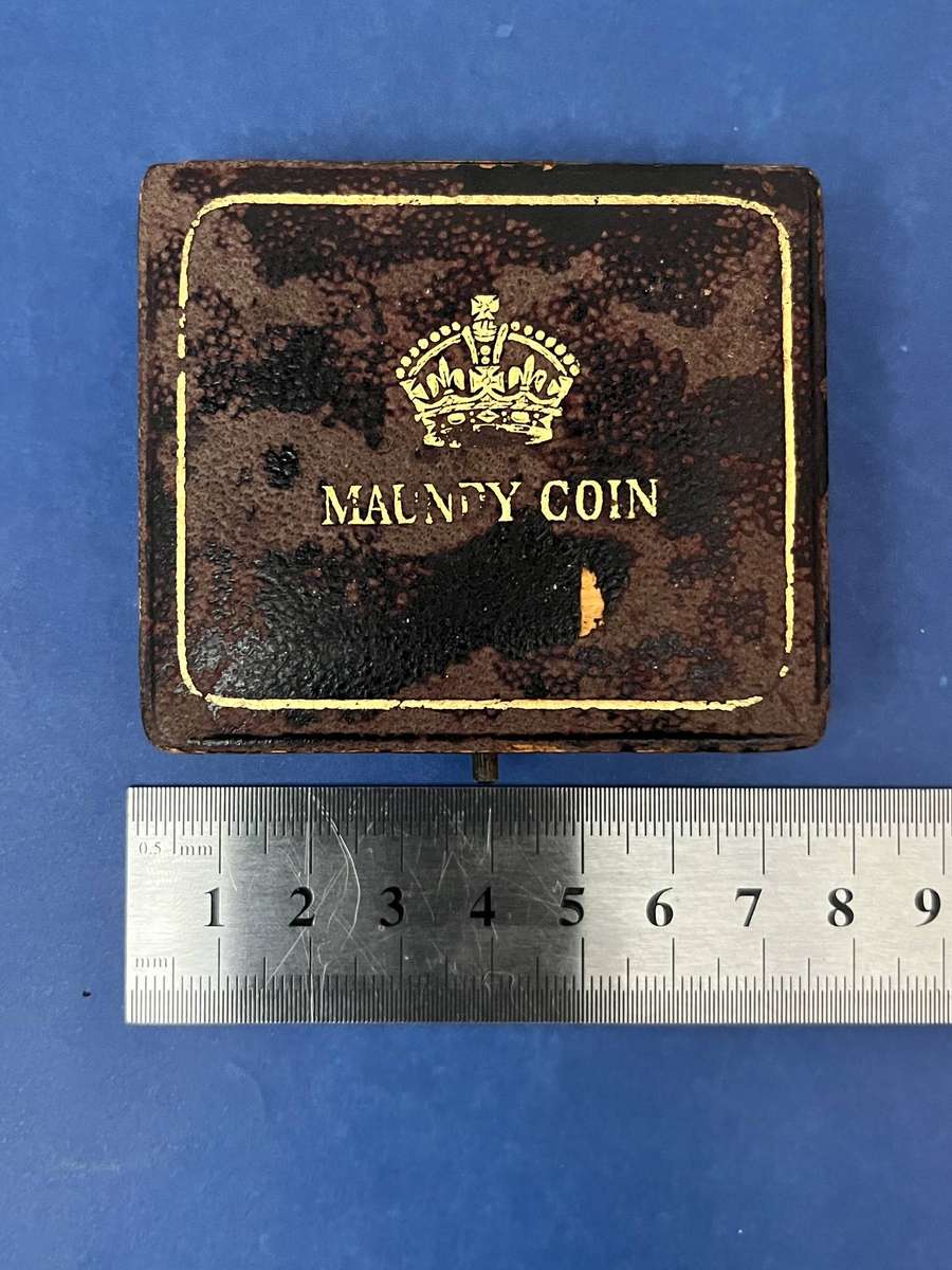  Maundy Coin Presentation Case for Four Coins  Vintage Coin Collector Display Box