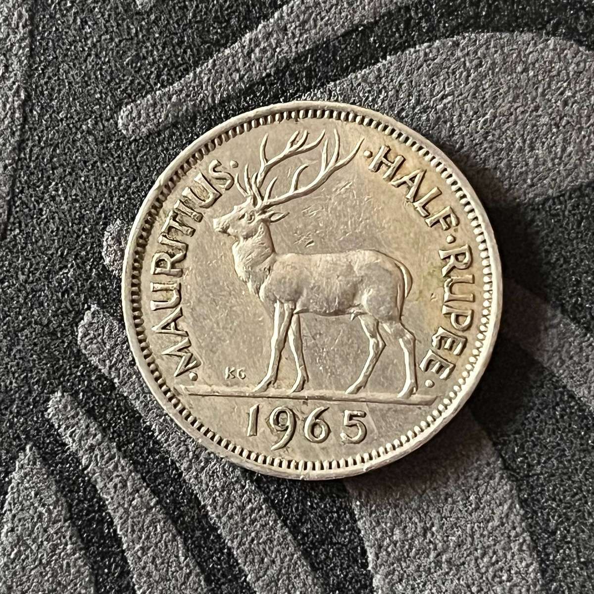 Mauritius 10 Cents 1965  Queen Elizabeth II  Stag Reverse