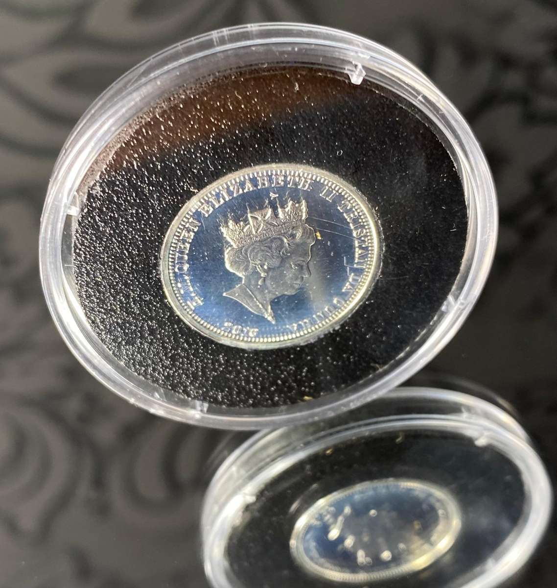 Remembrance Day  1 Pound Solid Silver Proof Coin (Tristan da Cunha)