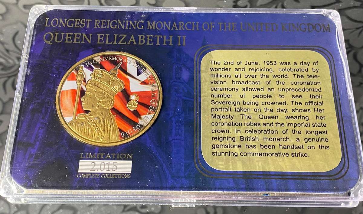 1953 The Coronation  Queen Elizabeth II Commemorative Coin (2015)