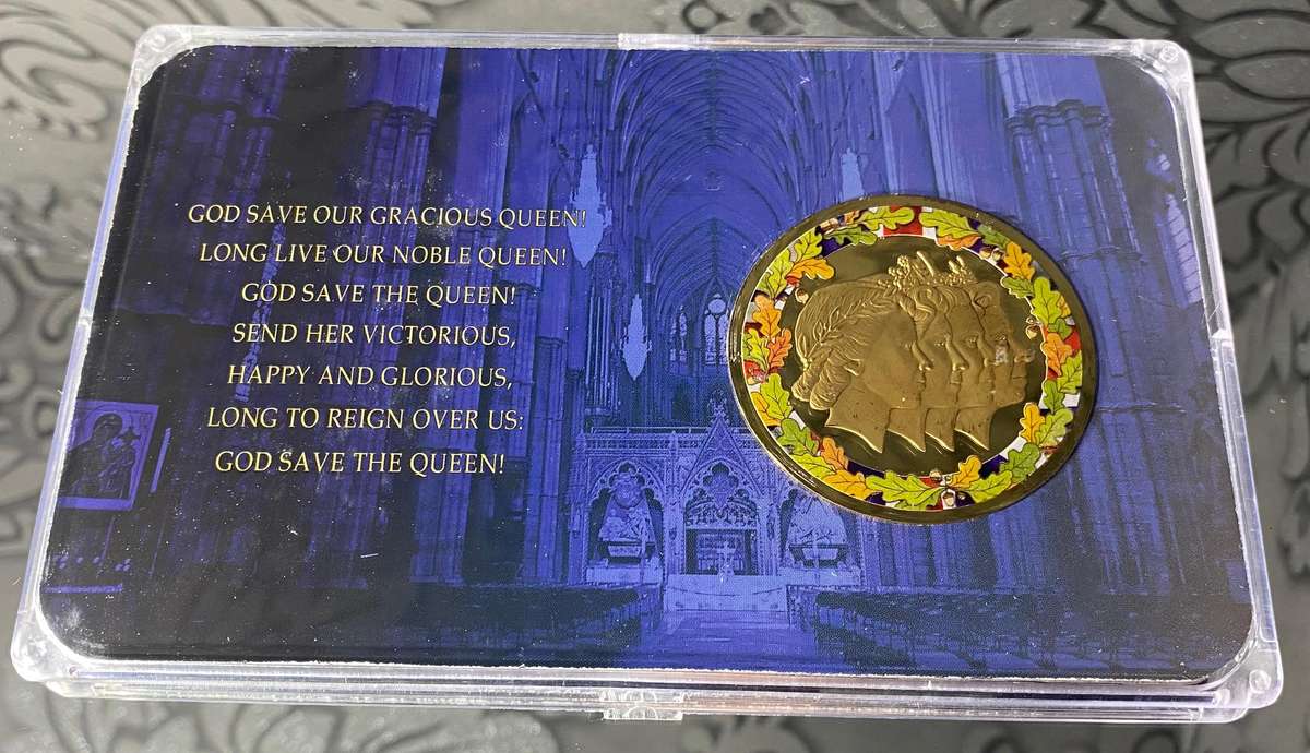 1953 The Coronation  Queen Elizabeth II Commemorative Coin (2015)