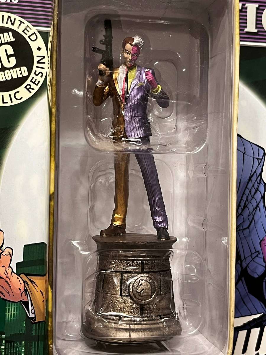  DC Chess Collection  Two-Face Black Knight Figure (Issue No. 6)